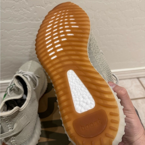 Adidas Yeezy Boost 350 V2 - “bone” - Picture 5 of 6